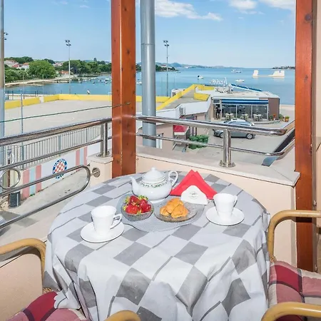 Beachfront Mira - Happy * Sukosan
