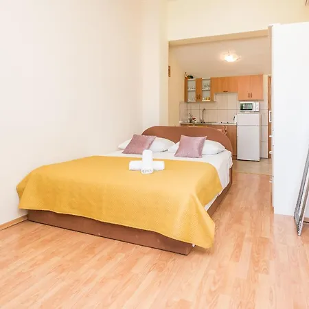 Beachfront Mira - Happy Apartment Sukosan