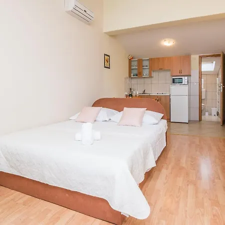 Διαμέρισμα Beachfront Mira - Happy Sukošan